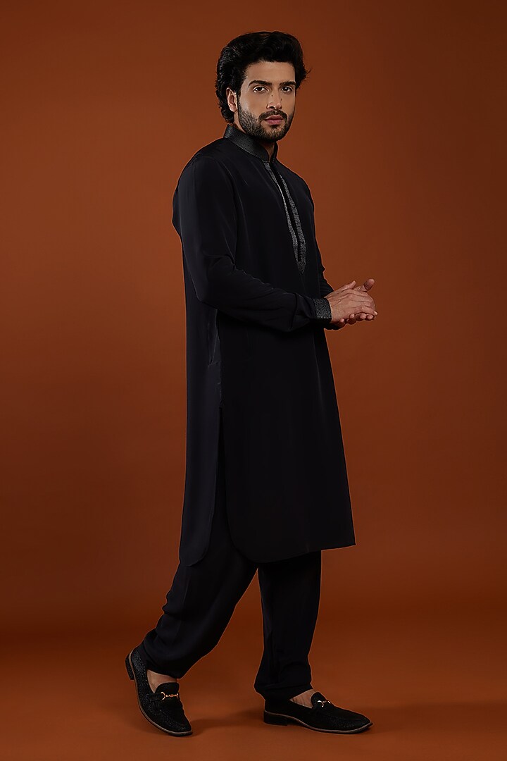 Black Silk resham Embroidered Kurta Set by RIYAASAT at Pernia's Pop Up Shop