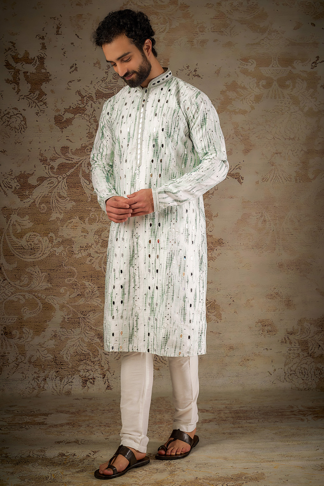 Green & White Silk Mirror Work Kurta Set by RIYAASAT