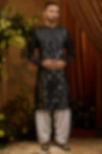 Black Silk Thread Work Kurta Set by RIYAASAT at Pernia's Pop Up Shop