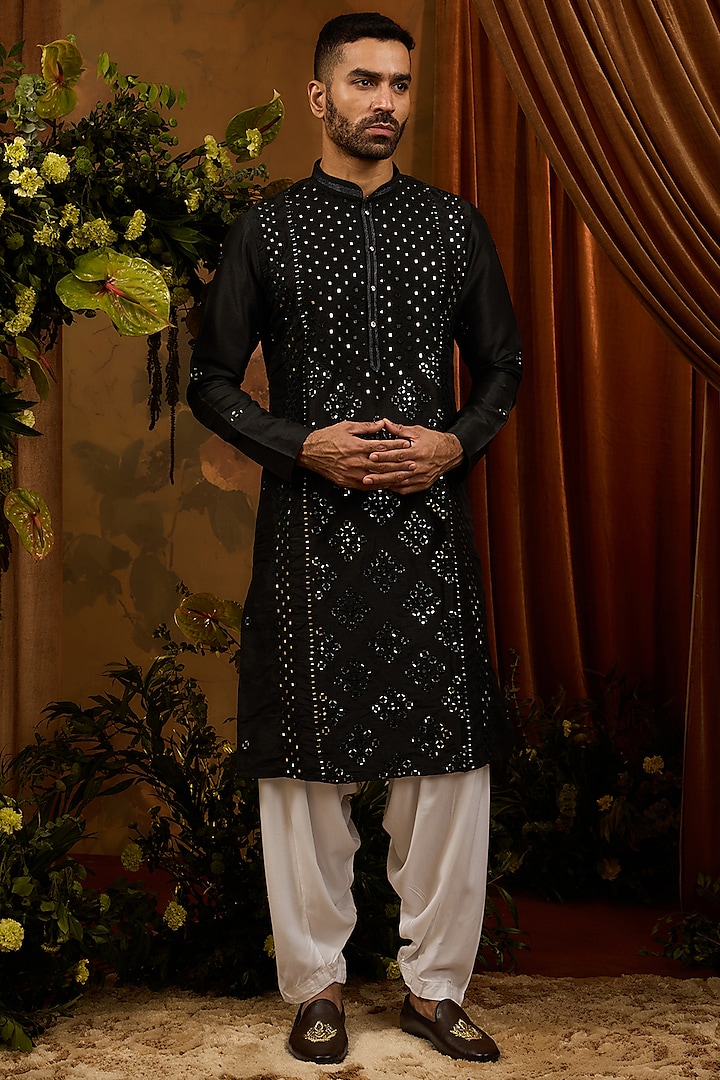 Black Silk Thread Work Kurta Set by RIYAASAT at Pernia's Pop Up Shop