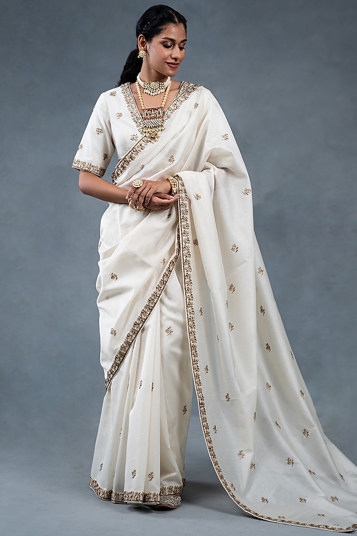 Ivory Chanderi Silk Zardosi Hand & Machine Embroidered Saree Set by RICHA AHLUWALIA at Pernia's Pop Up Shop