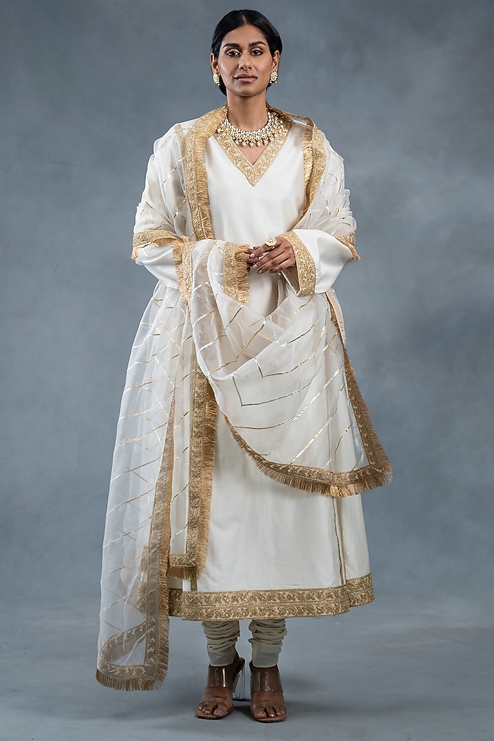 Ivory Chanderi Gota Stripe Embellished Kurta Set by RICHA AHLUWALIA at Pernia's Pop Up Shop