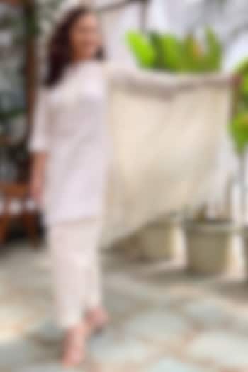 Off-White Embellished Kurta Set by Leela By A at Pernia's Pop Up Shop