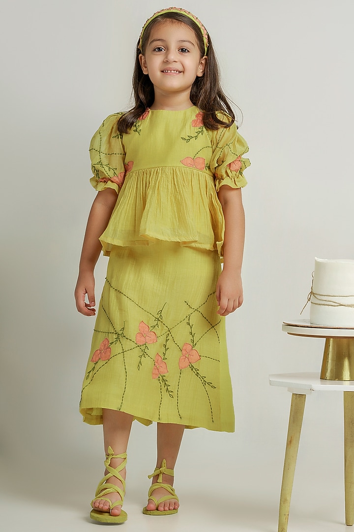 Yellow Embroidered Skirt Set For Girls by The Right Cut Kids at Pernia's Pop Up Shop