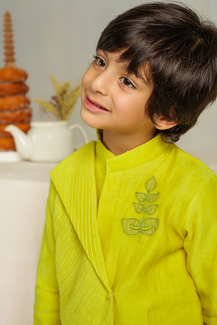 Yellow Applique Embroidered Kurta Set For Boys by The Right Cut Kids at Pernia's Pop Up Shop