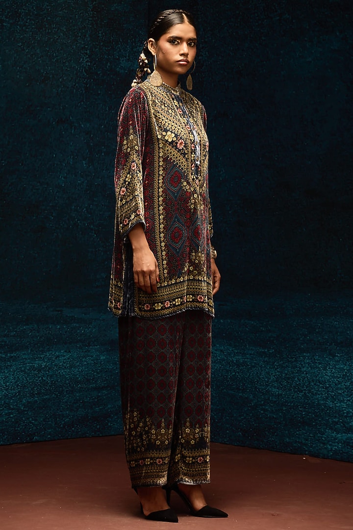Blue & Maroon Silk Velvet Printed Short Kurta by Rajdeep Ranawat at Pernia's Pop Up Shop