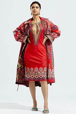 Red?Satin Printed Trench Coat by Rajdeep Ranawat