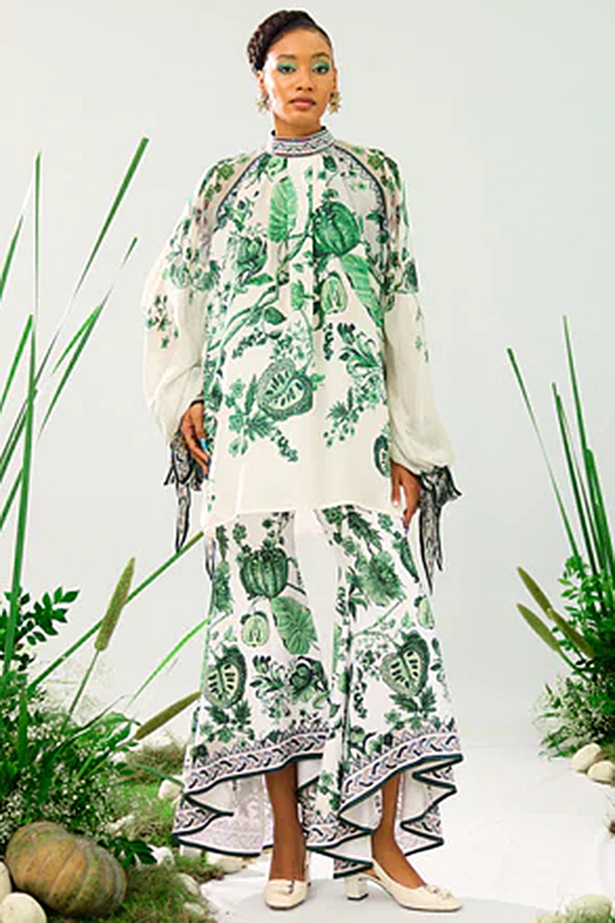 White & Emerald Green Silk Printed Tunic Set by Rajdeep Ranawat at Pernia's Pop Up Shop