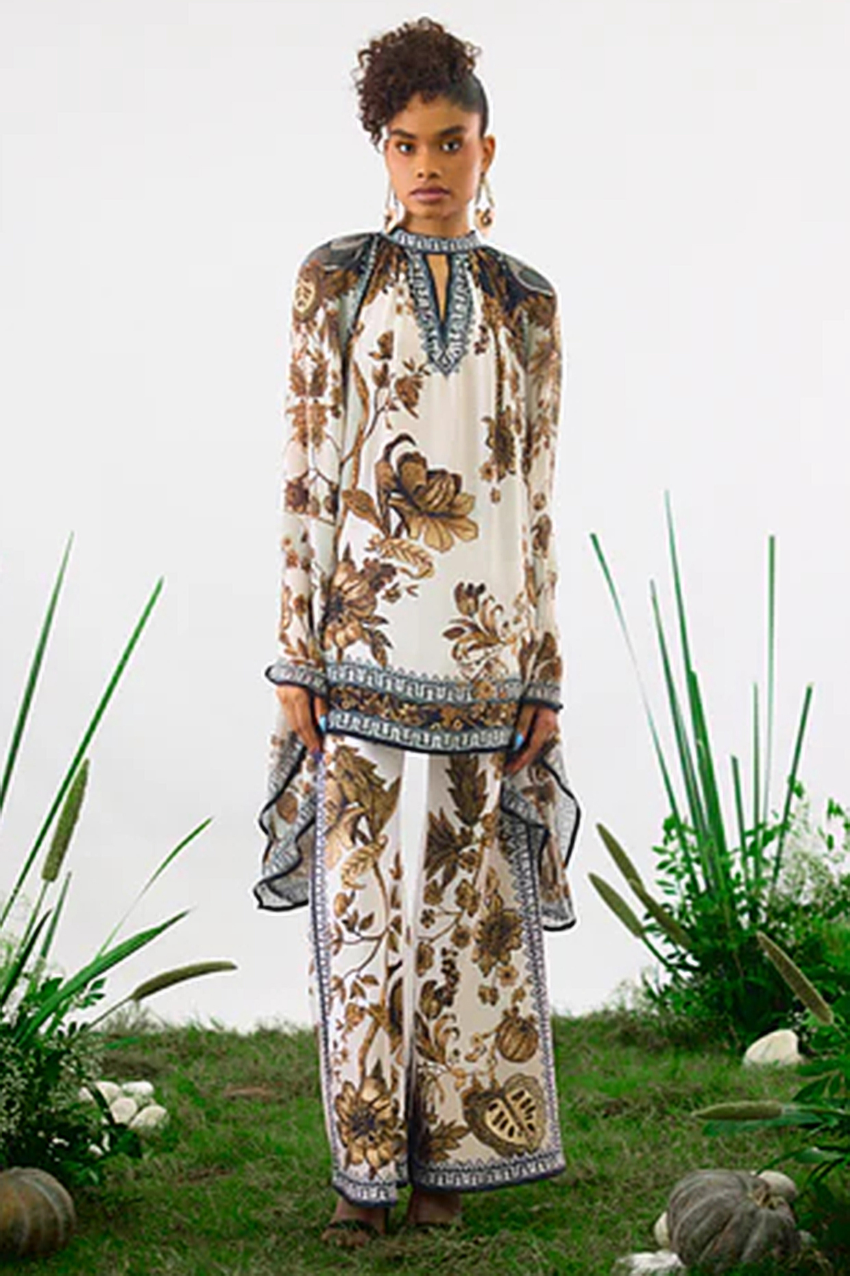 White & Gold Silk Printed Tunic Set by Rajdeep Ranawat at Pernia's Pop Up Shop