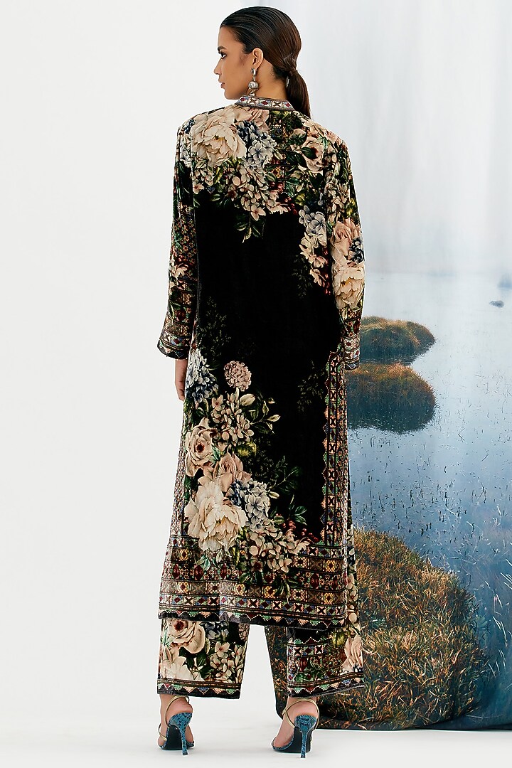 Black Embroidered Tunic by Rajdeep Ranawat at Pernia's Pop Up Shop