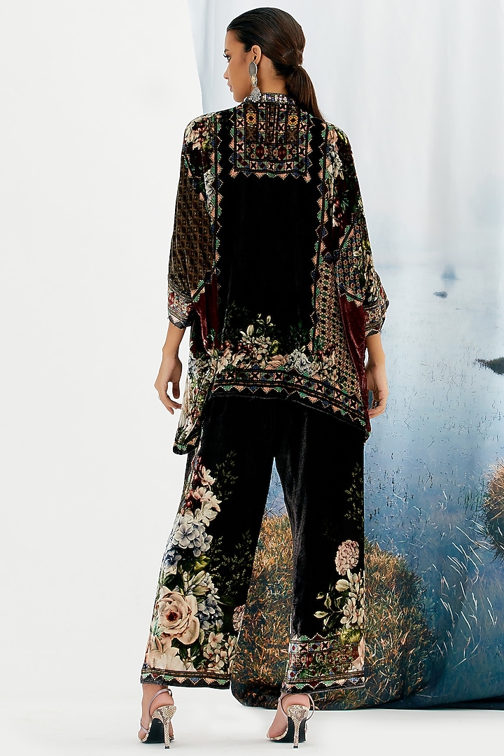 Black Embroidered Tunic by Rajdeep Ranawat at Pernia's Pop Up Shop