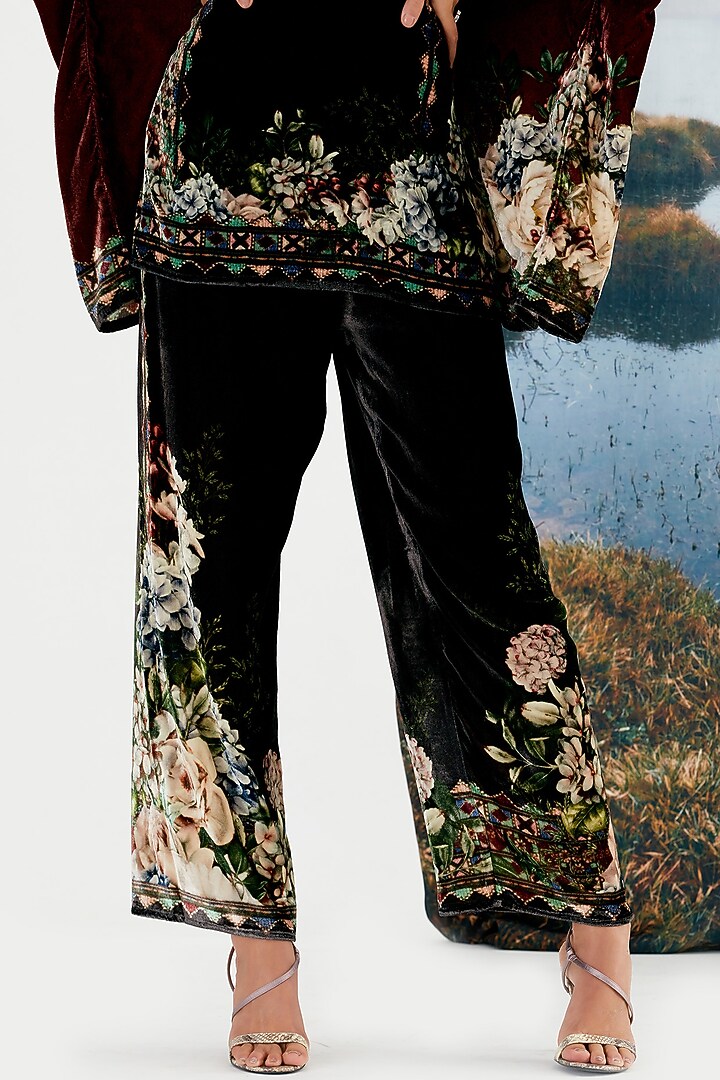 Black Embroidered Tunic by Rajdeep Ranawat at Pernia's Pop Up Shop