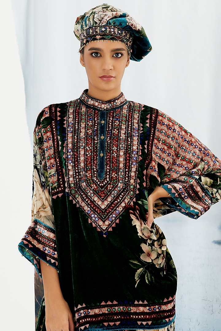Emerald Green Embroidered Tunic by Rajdeep Ranawat at Pernia's Pop Up Shop