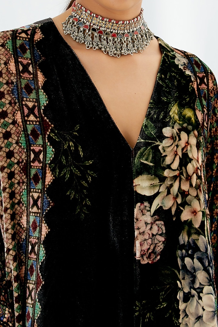 Black Velvet Embroidered Tunic by Rajdeep Ranawat at Pernia's Pop Up Shop