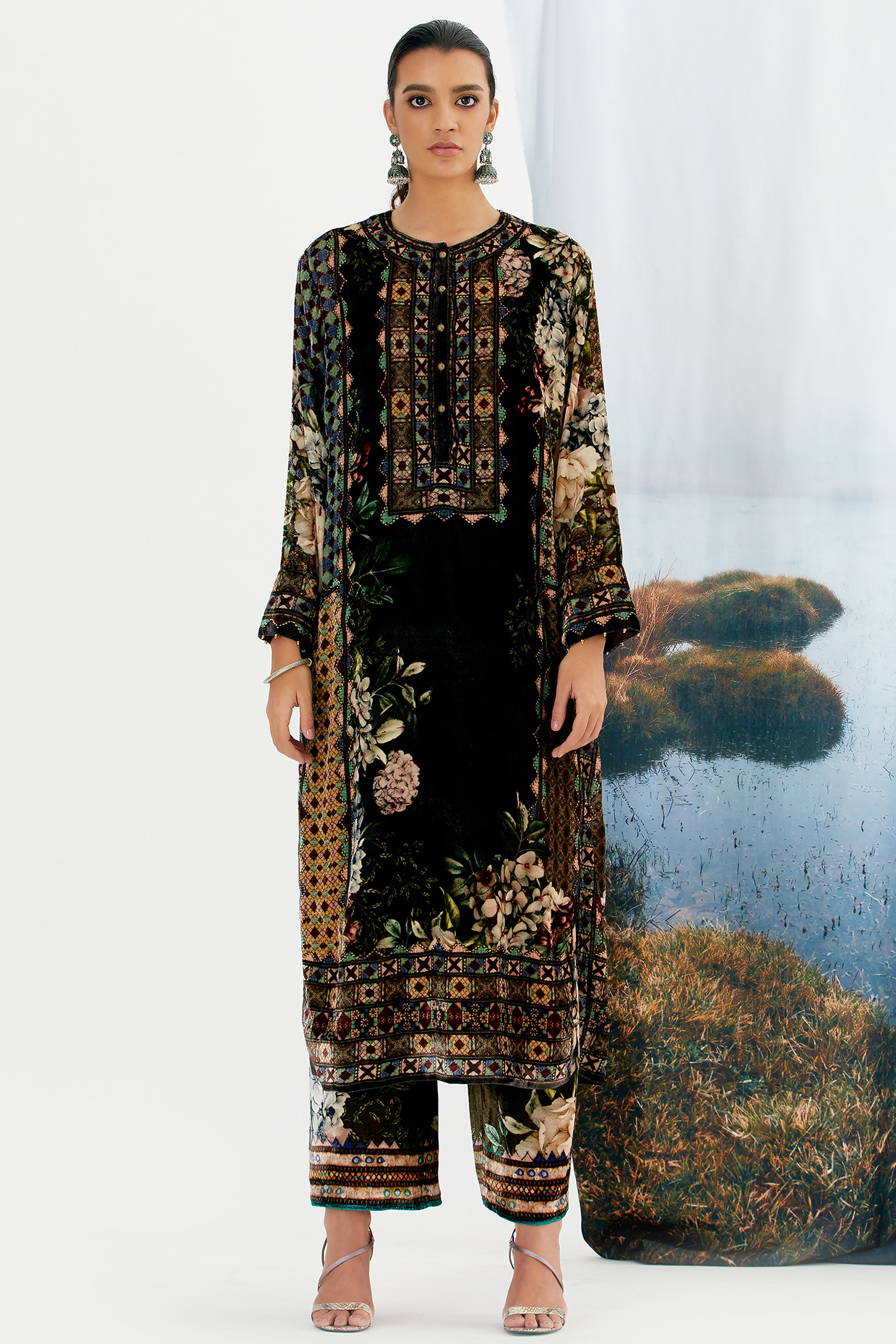 Black Printed Kurta by Rajdeep Ranawat at Pernia's Pop Up Shop