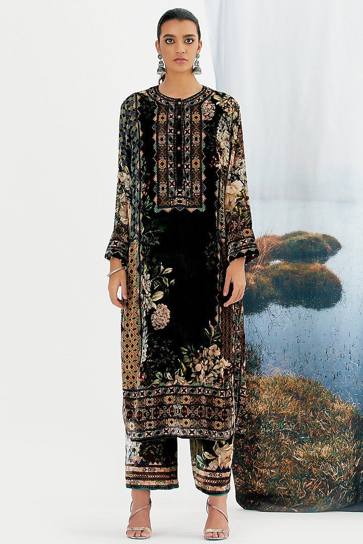 Black Printed Kurta by Rajdeep Ranawat at Pernia's Pop Up Shop