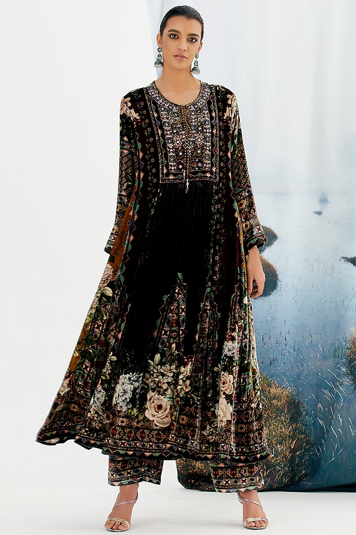 Black Embroidered Anarkali by Rajdeep Ranawat at Pernia's Pop Up Shop