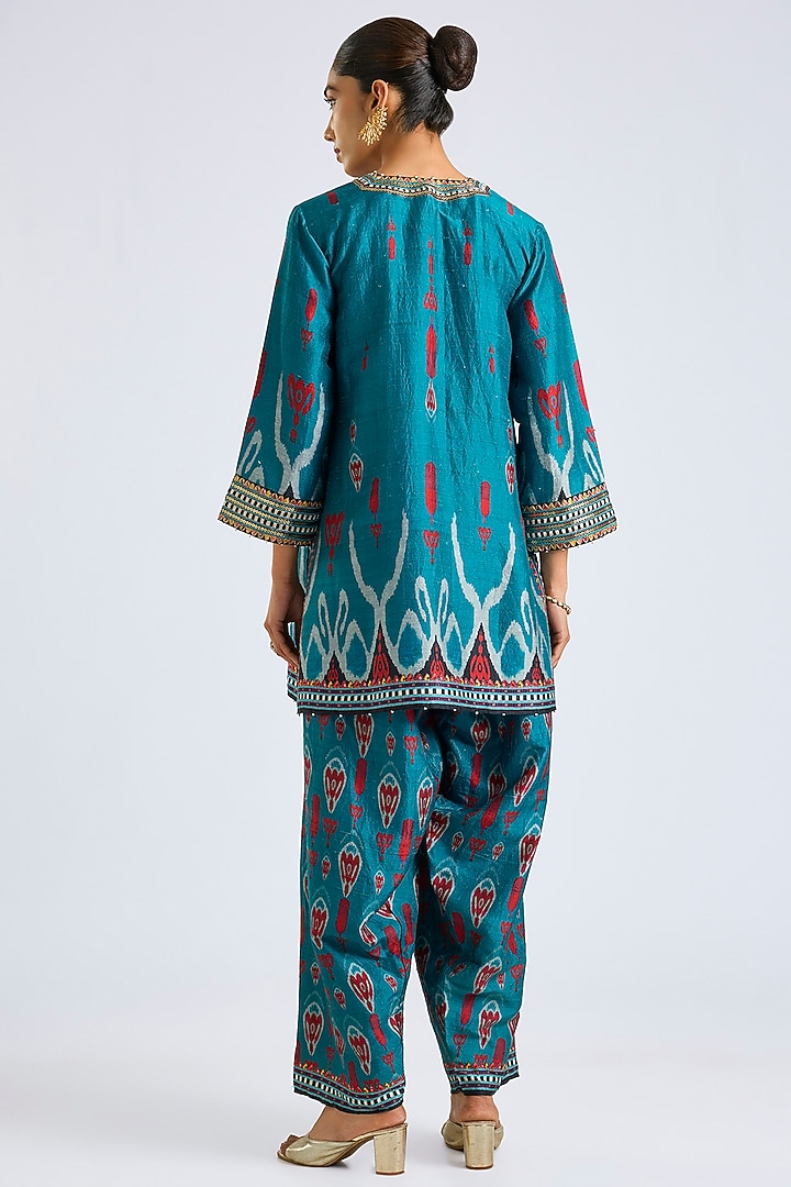 Turquoise Silk Dupion Printed Kurta Set by Rajdeep Ranawat at Pernia's Pop Up Shop
