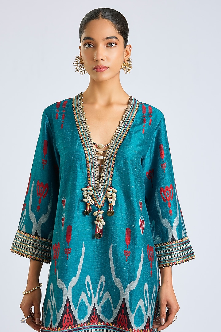 Turquoise Silk Dupion Printed Kurta Set by Rajdeep Ranawat at Pernia's Pop Up Shop