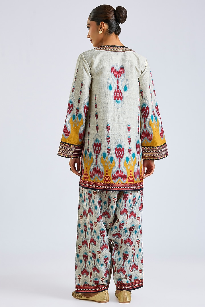 Eggshell White Silk Dupion Printed Kurta Set by Rajdeep Ranawat at Pernia's Pop Up Shop