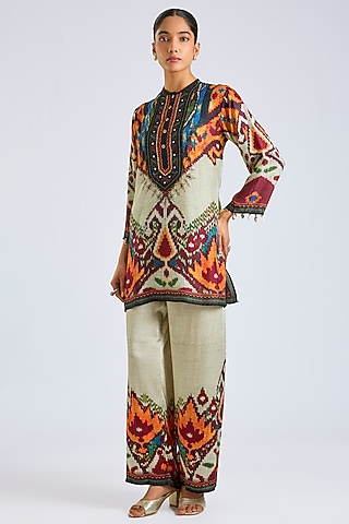 Eggshell & Orange Silk Printed Short Kurta Set by Rajdeep Ranawat
