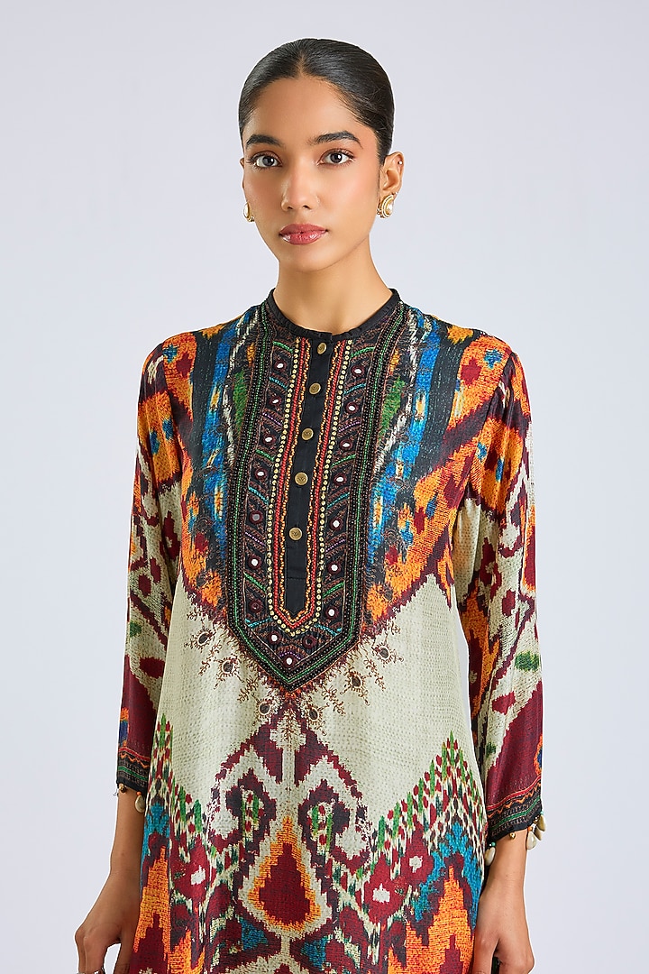 Eggshell & Orange Silk Printed Short Kurta Set by Rajdeep Ranawat at Pernia's Pop Up Shop