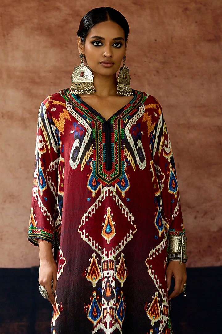 Maroon-Black Silk Printed Kurta Set by Rajdeep Ranawat at Pernia's Pop Up Shop