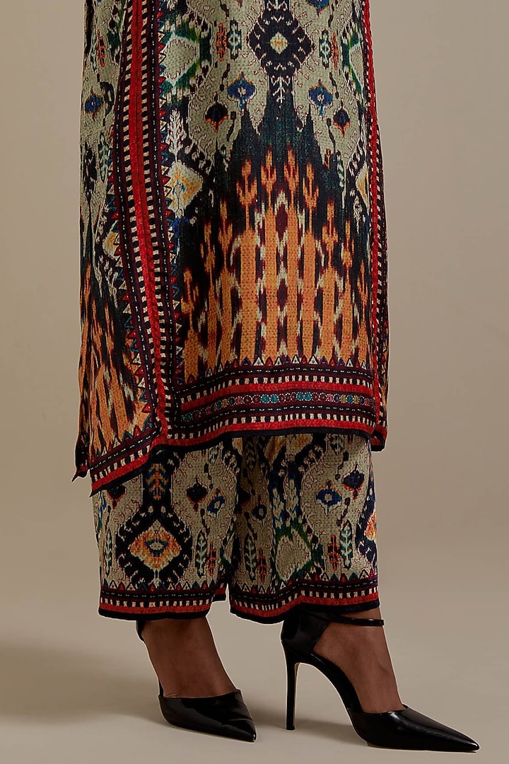 Egg-Shell Silk Printed Kurta Set by Rajdeep Ranawat at Pernia's Pop Up Shop