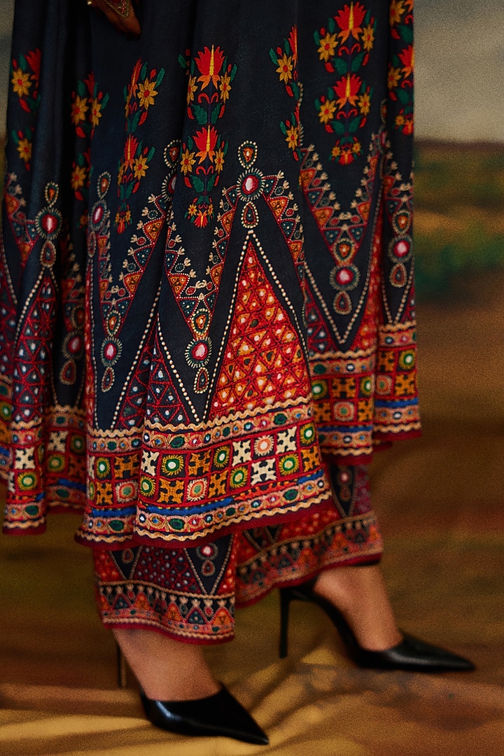Charcoal Silk Printed Panelled Tunic Set by Rajdeep Ranawat at Pernia's Pop Up Shop