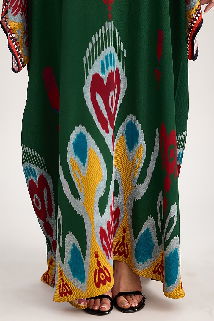 Emerald Green Bemberg Crepe Embroidered Boxy Kaftan by Rajdeep Ranawat at Pernia's Pop Up Shop