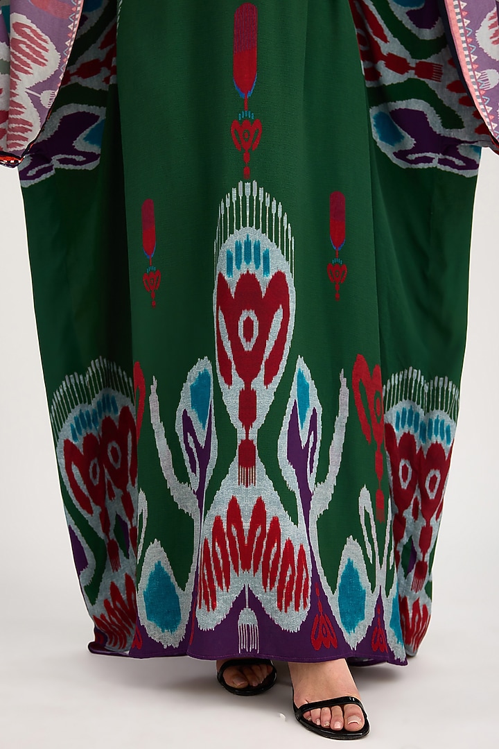 Emerald Green Bemberg Crepe Embroidered Boxy Kaftan by Rajdeep Ranawat at Pernia's Pop Up Shop