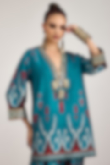 Turquoise Silk Dupion Print & Embroidered Tunic by Rajdeep Ranawat at Pernia's Pop Up Shop