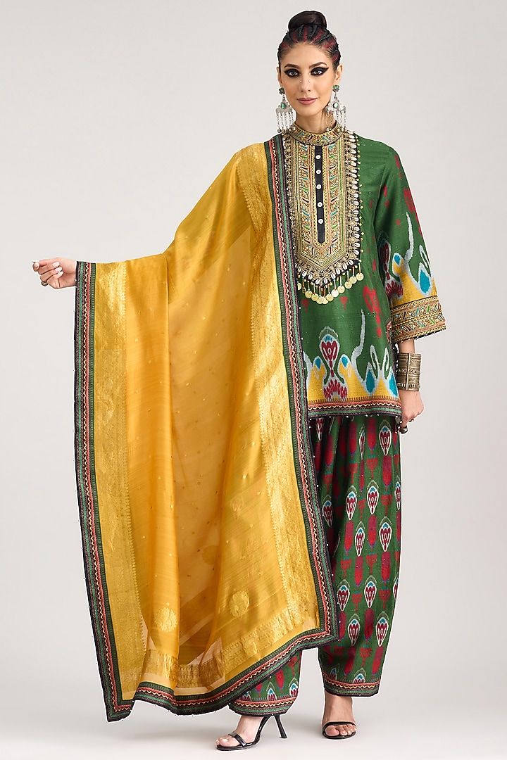 Mustard Organza Printed Banarasi Dupatta by Rajdeep Ranawat at Pernia's Pop Up Shop