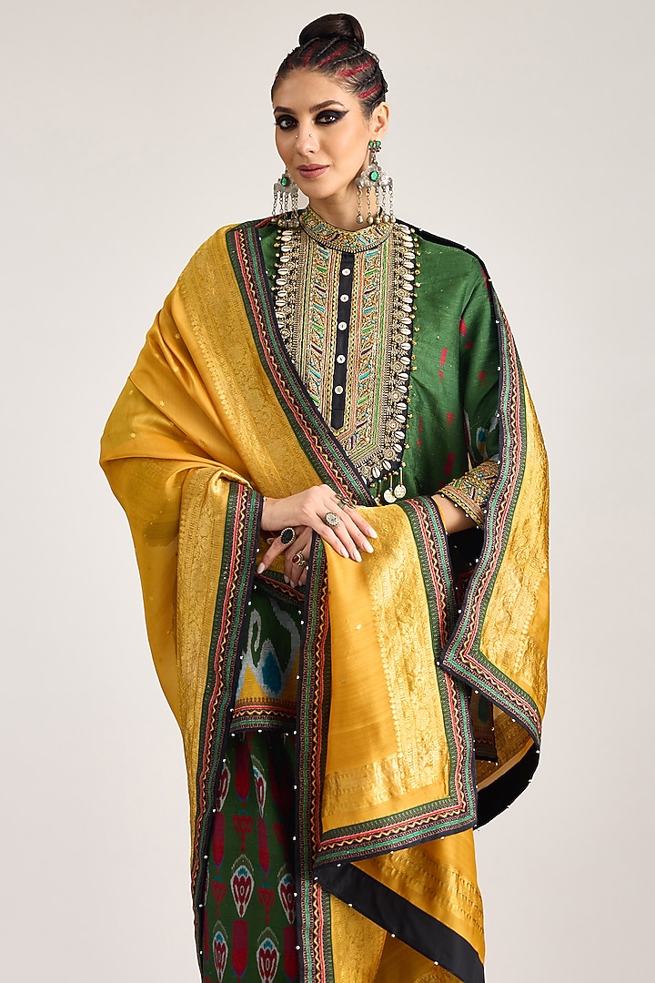 Mustard Organza Printed Banarasi Dupatta by Rajdeep Ranawat at Pernia's Pop Up Shop