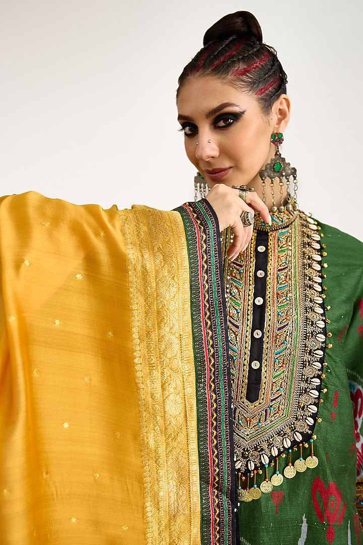 Mustard Organza Printed Banarasi Dupatta by Rajdeep Ranawat at Pernia's Pop Up Shop