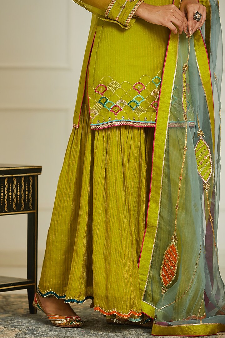 Green Organza Hand Embroidered Short Kurta Set by Raji ramniq at Pernia's Pop Up Shop