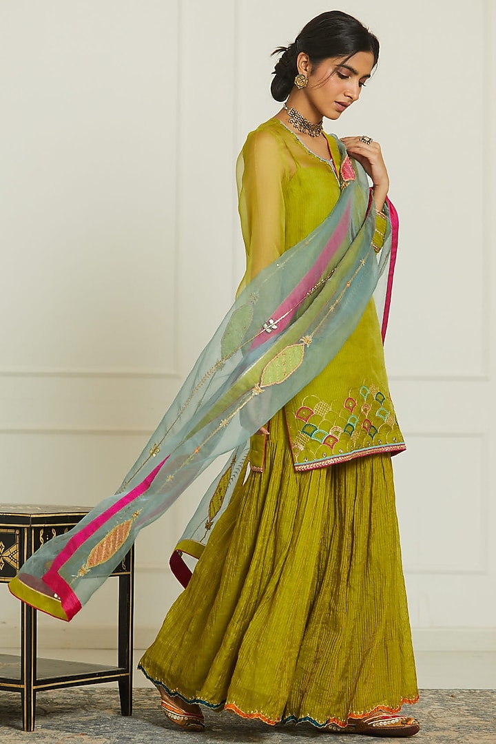 Green Organza Hand Embroidered Short Kurta Set by Raji ramniq at Pernia's Pop Up Shop