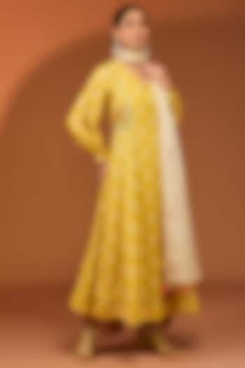 Yellow Cotton Silk Printed & Hand Embroidered Kalidar Kurta Set by Raji ramniq at Pernia's Pop Up Shop