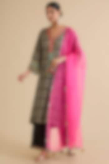 Black Crepe Printed Box-Pleated Kurta Set by Raji ramniq at Pernia's Pop Up Shop