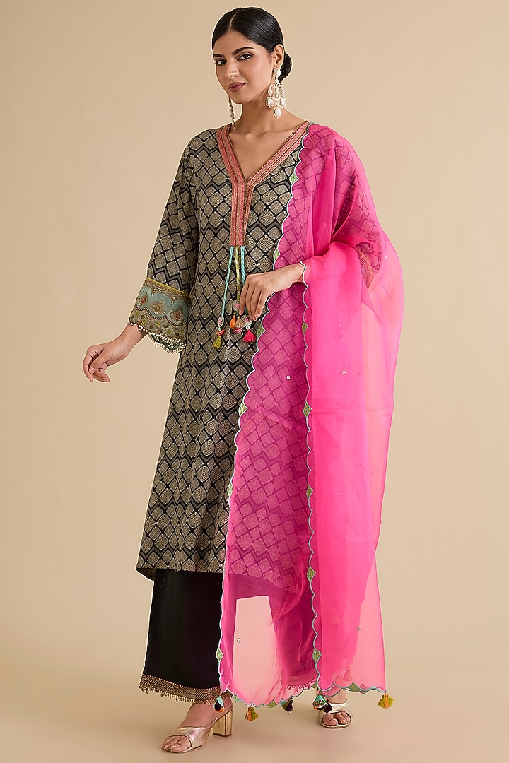 Black Crepe Printed Box-Pleated Kurta Set by Raji ramniq at Pernia's Pop Up Shop