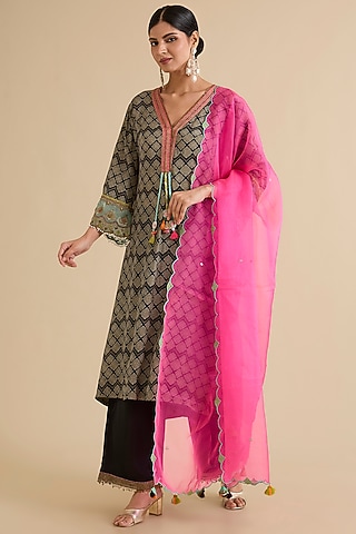 Black Crepe Printed Box-Pleated Kurta Set by Raji ramniq