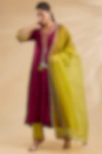 Red Crepe Printed Kurta Set by Raji Ramniq at Pernia's Pop Up Shop