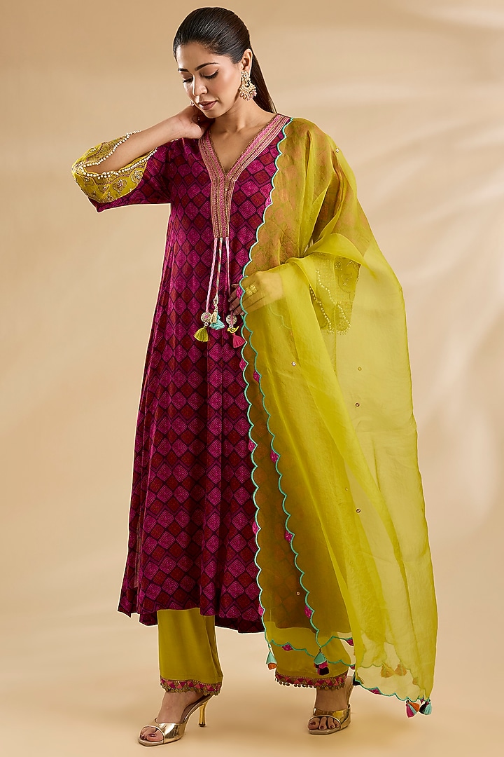 Red Crepe Printed Kurta Set by Raji Ramniq at Pernia's Pop Up Shop