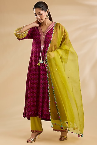 Red Crepe Printed Kurta Set by Raji Ramniq