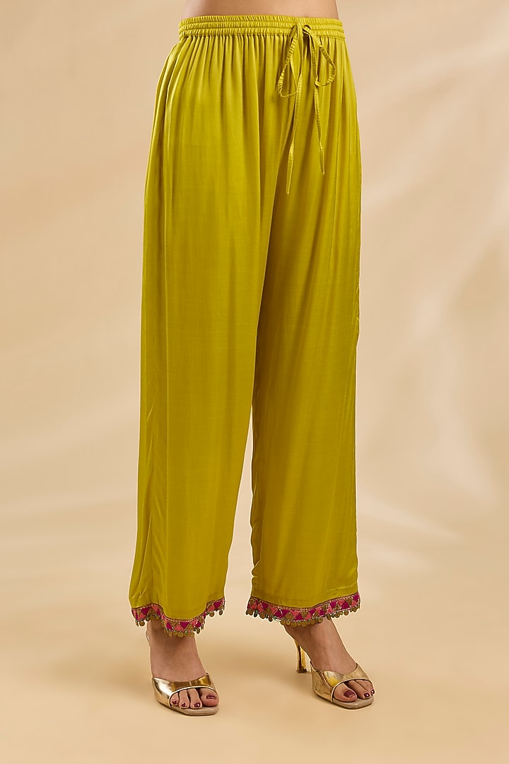 Red Crepe Printed Kurta Set by Raji Ramniq at Pernia's Pop Up Shop