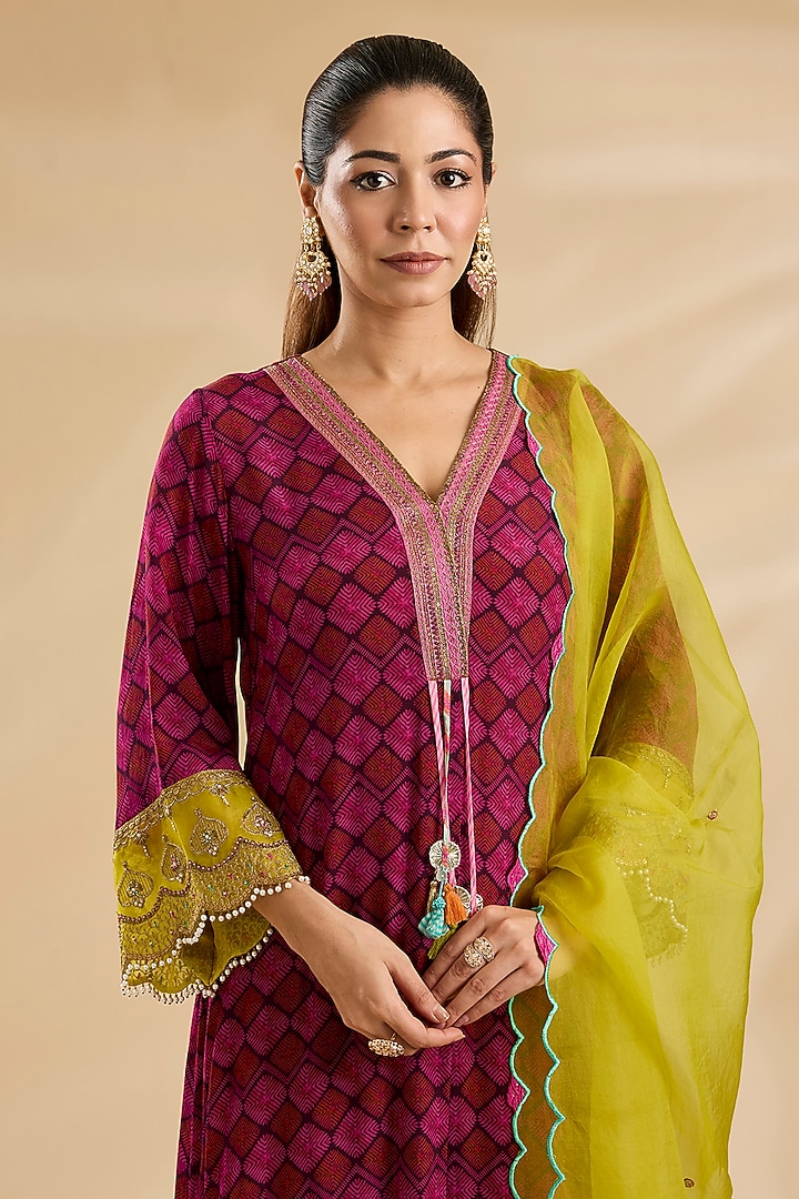Red Crepe Printed Kurta Set by Raji Ramniq at Pernia's Pop Up Shop