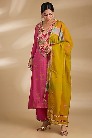 Pink Crepe & Modal Satin Phulkari Printed A-Line Kurta Set by Raji ramniq