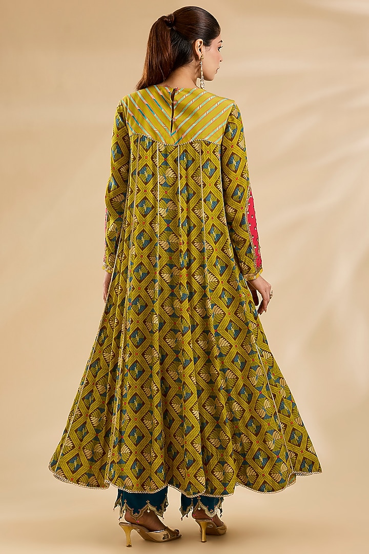 Yellow Crepe Printed Kurta Set by Raji Ramniq at Pernia's Pop Up Shop