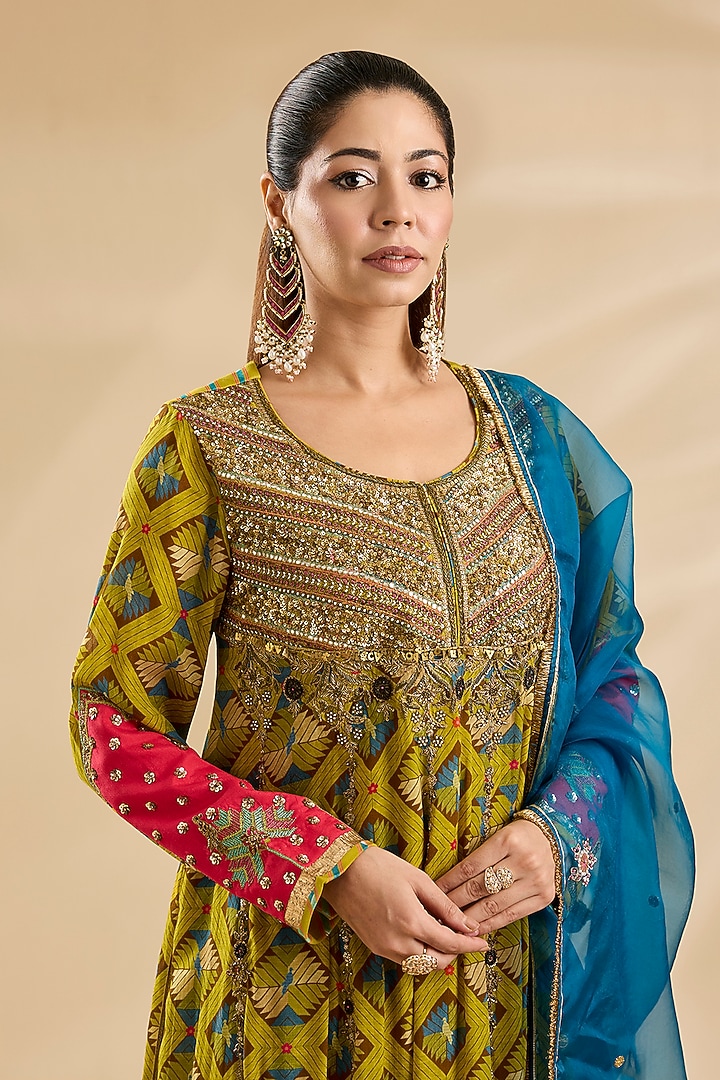 Yellow Crepe Printed Kurta Set by Raji Ramniq at Pernia's Pop Up Shop