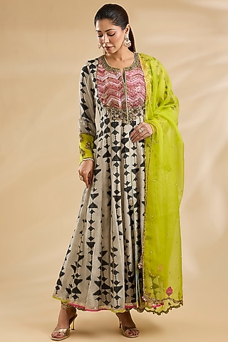 Black & White Crepe Kurta Set by Raji Ramniq